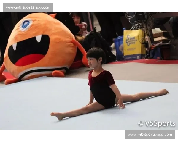 赛事直播间人气爆棚，观众为高校杯赛的精彩瞬间疯狂打call